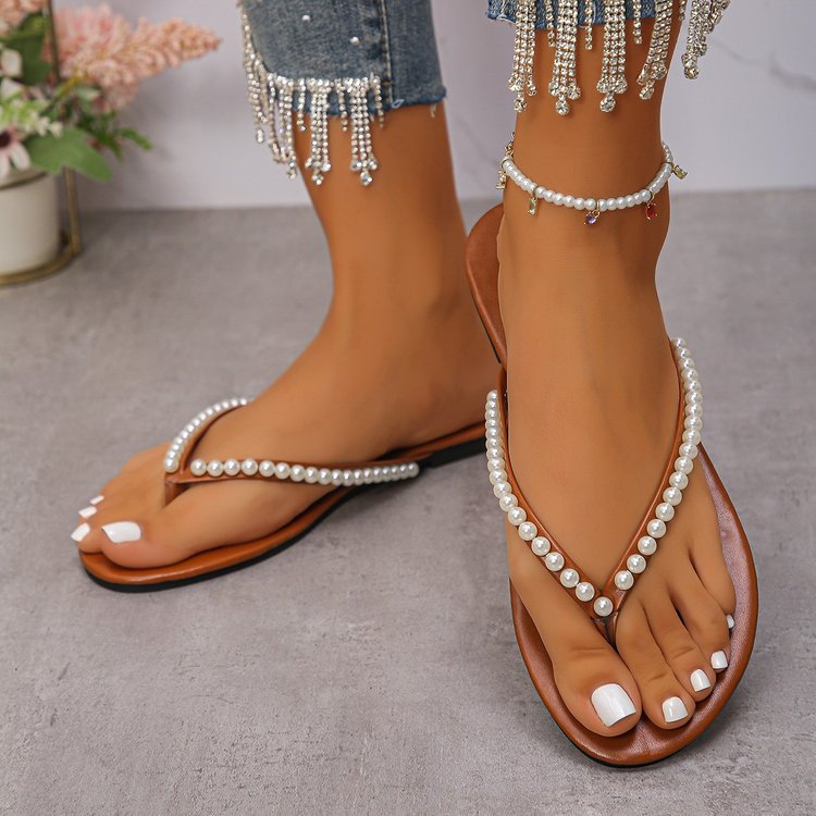 Chanclas de fondo plano Chanclas para mujer, ropa de verano 2025, nuevo estilo de hada, perlas, suela suave antideslizante, zapatillas de playa