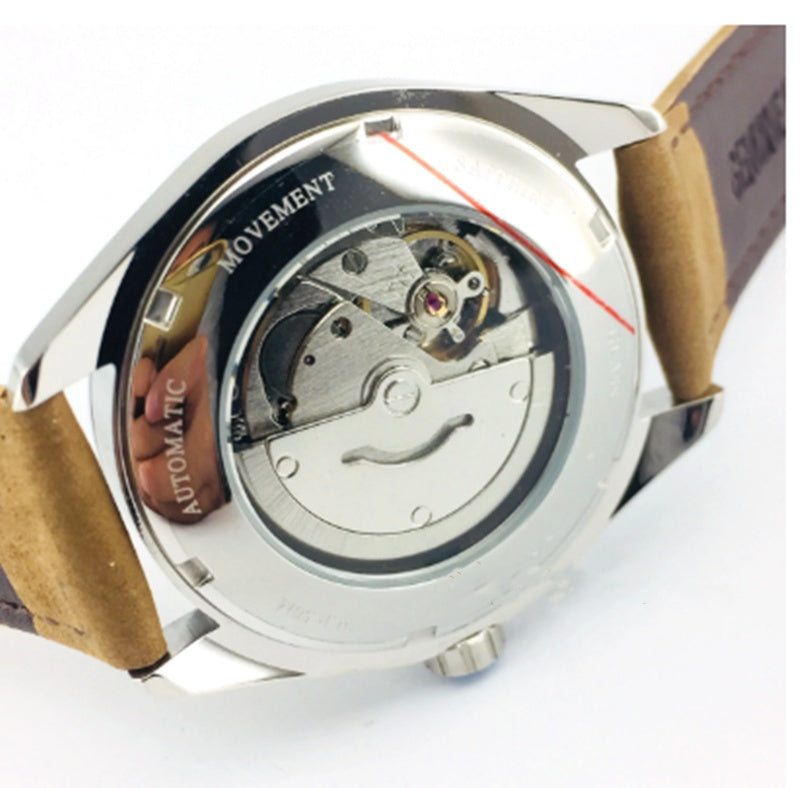 En elegant automatisk mekanisk herrklocka