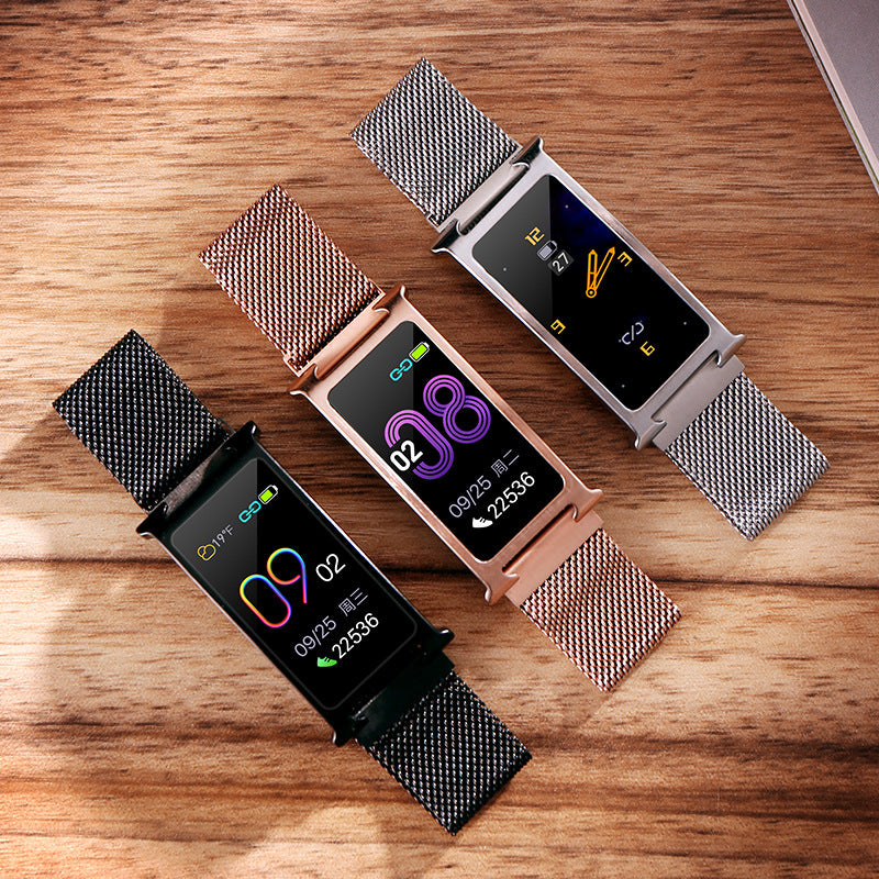 F8 aktivitetsarmbandsklocka med hjärtfrekvensmätning, vattenskydd och stegräkning.