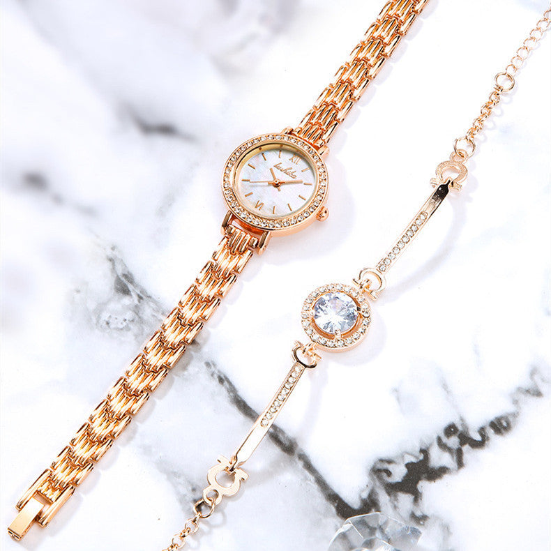 Femdelat presentset med damklocka och smycken – modernt kvartsur med Miyota-verk