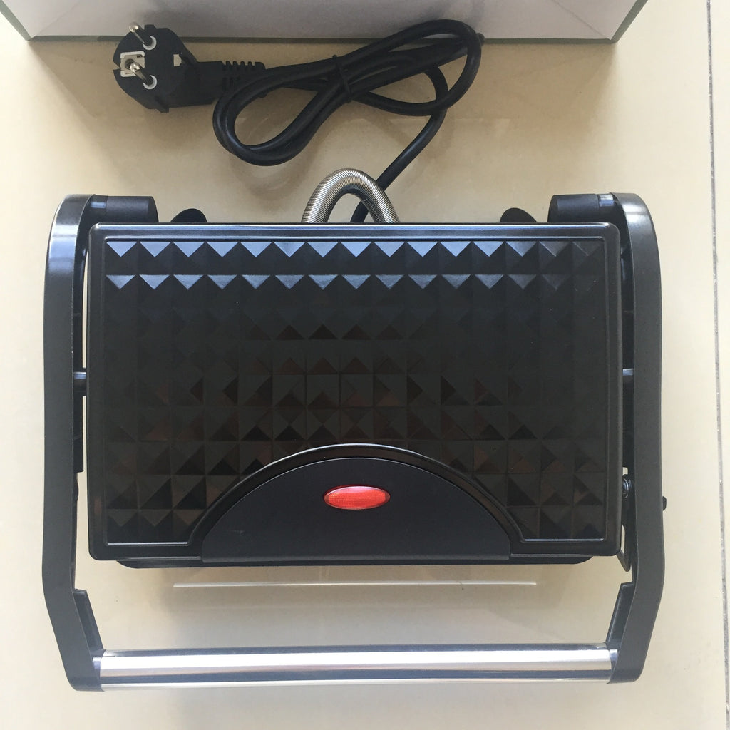 Elektrisk nonstick-grill för hemmabruk med rökfri konstruktion, utvecklad för enkel och effektiv matlagning av kött, frukostråvaror och annan vardagsmat.