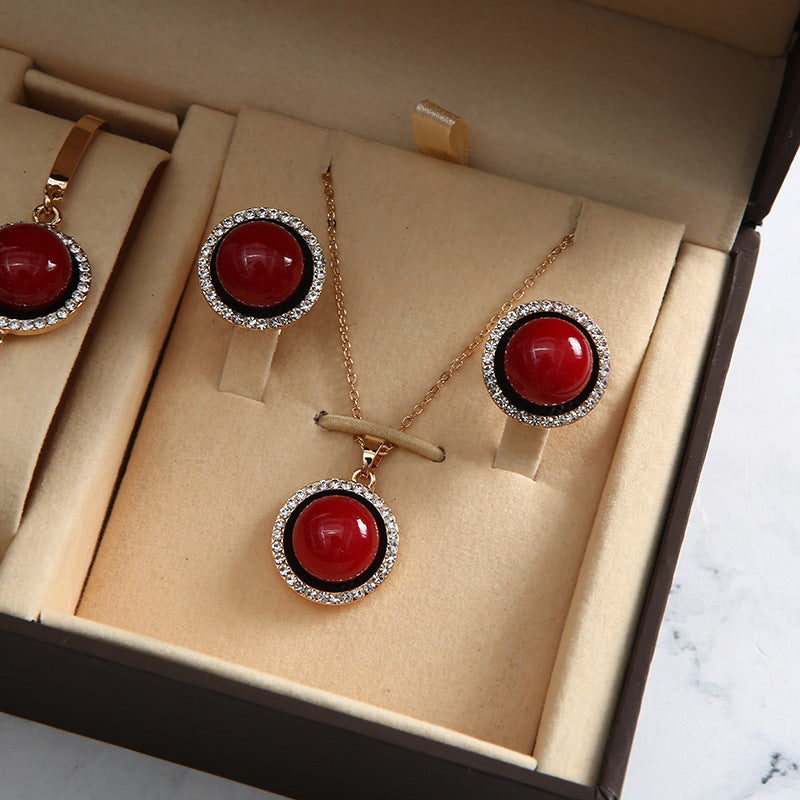 Lyxig damklocka i femdelat set – vattentålig kvartsmodell med eleganta detaljer