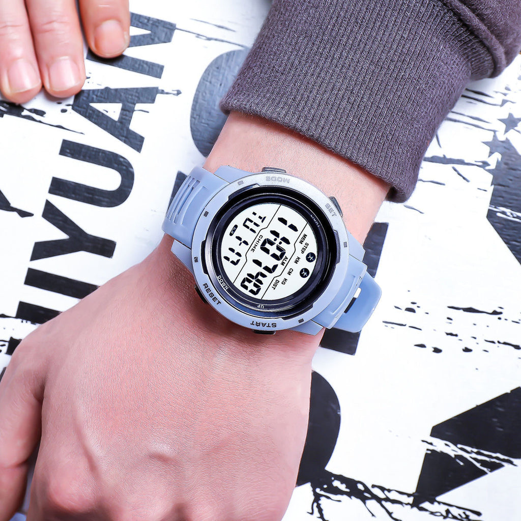 Herrklocka i enkel design med elektronisk urtavla och mjukt silikonarmband.