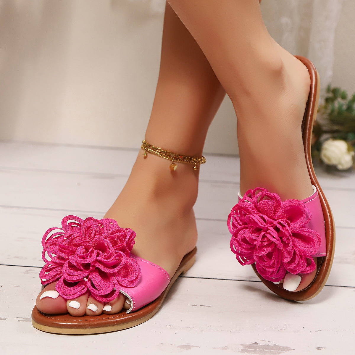 Chanclas planas florales, modernas y versátiles