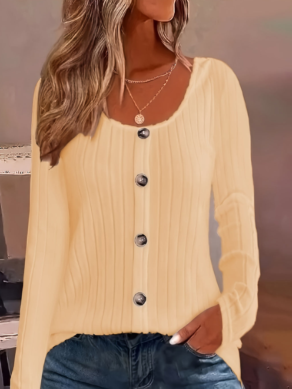 Casual de manga larga con cuello redondo acanalado y botones