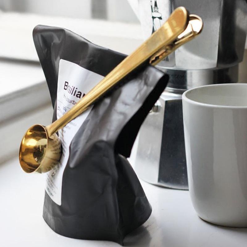 Cuchara con pinza para café