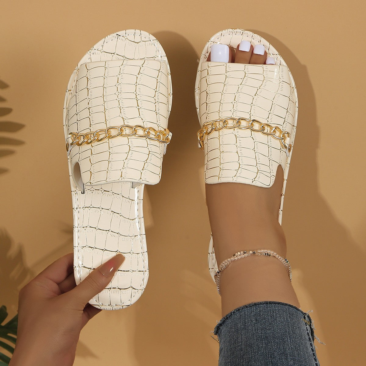 Chanclas planas de playa elegantes con cadena, talla grande