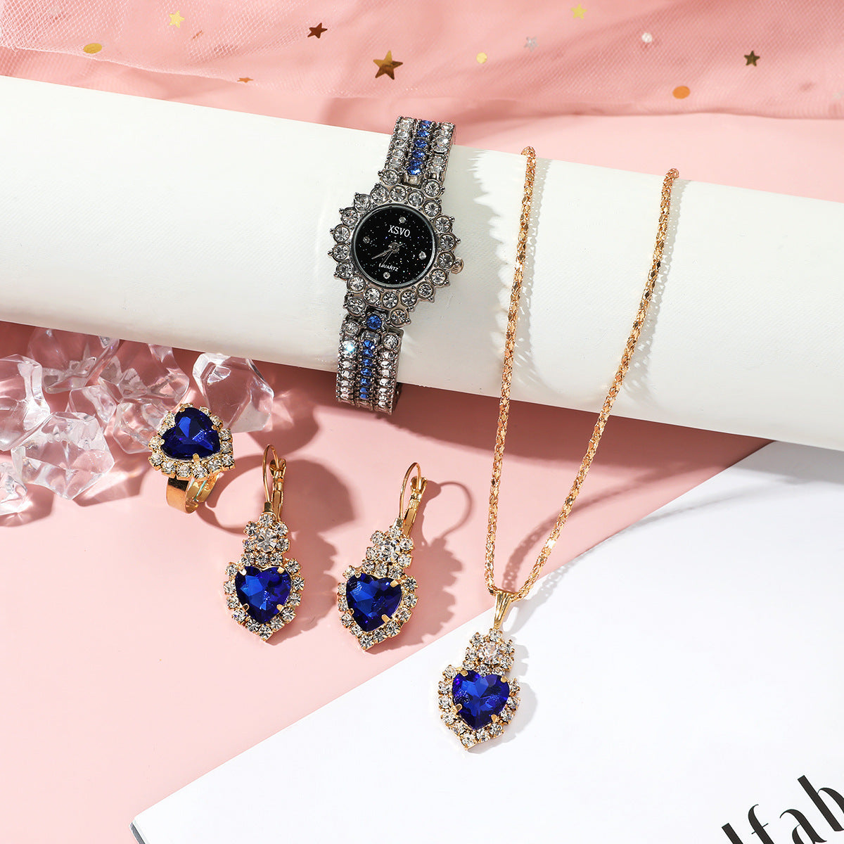 Lyxigt damset med gypsophila-detaljer – glittrande klocka och smycken i matchande stil