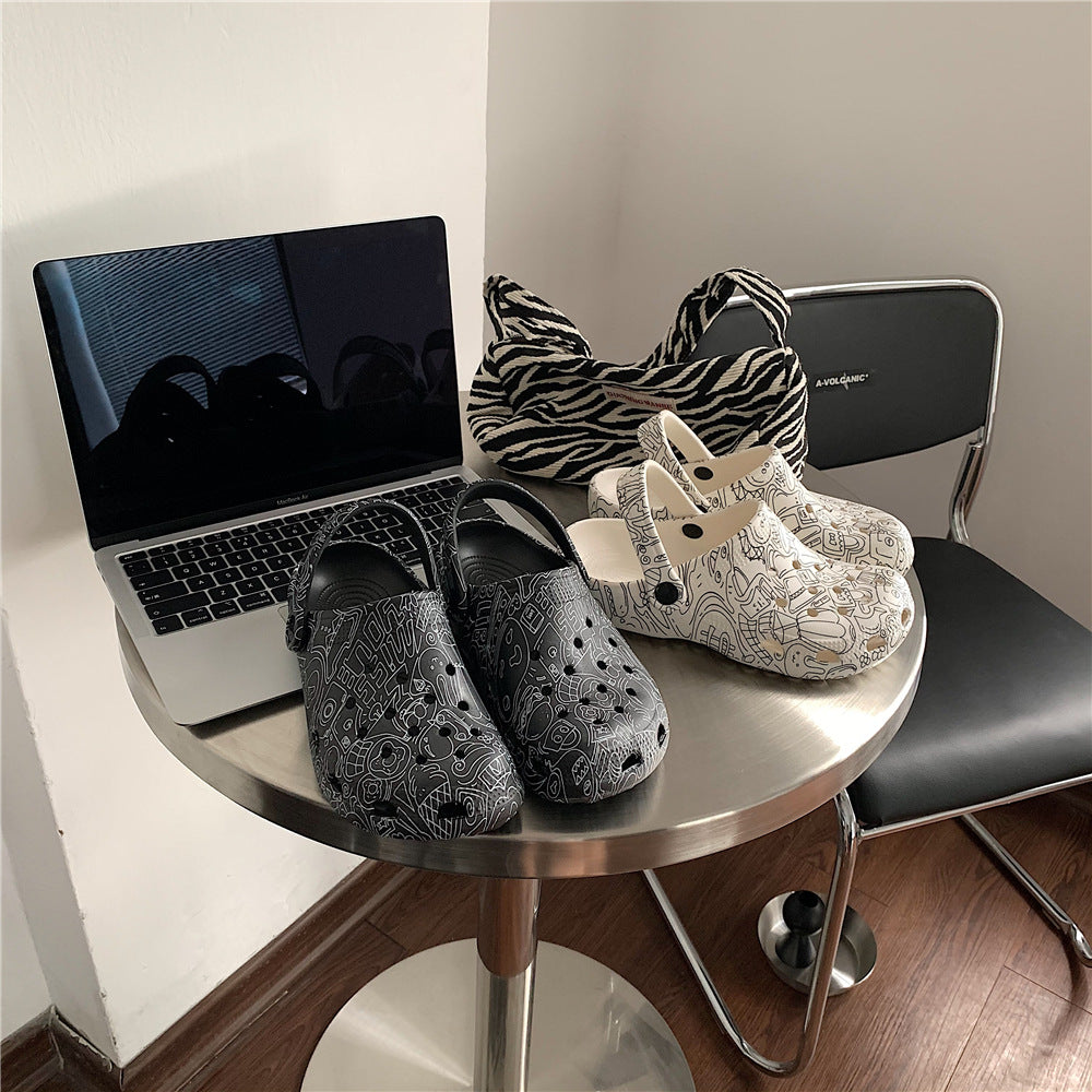 Zuecos de interior con suela gruesa, diseño graffiti y perforaciones para enfermería