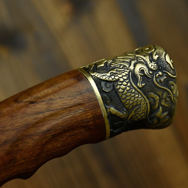 Handsmidd kökskniv för både kött och grönsaker, tillverkad i 7CR17MOV-stål med hög korrosionsbeständighet och god skärpehållning.