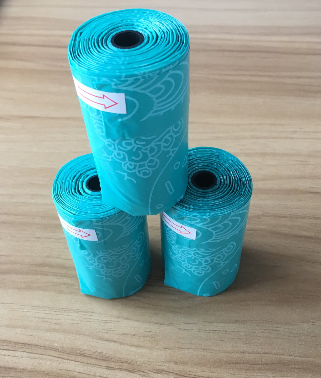 Denna integrerade spade för kattsand är designad för att göra rengöringen av kattlådan enklare och mer hygienisk.