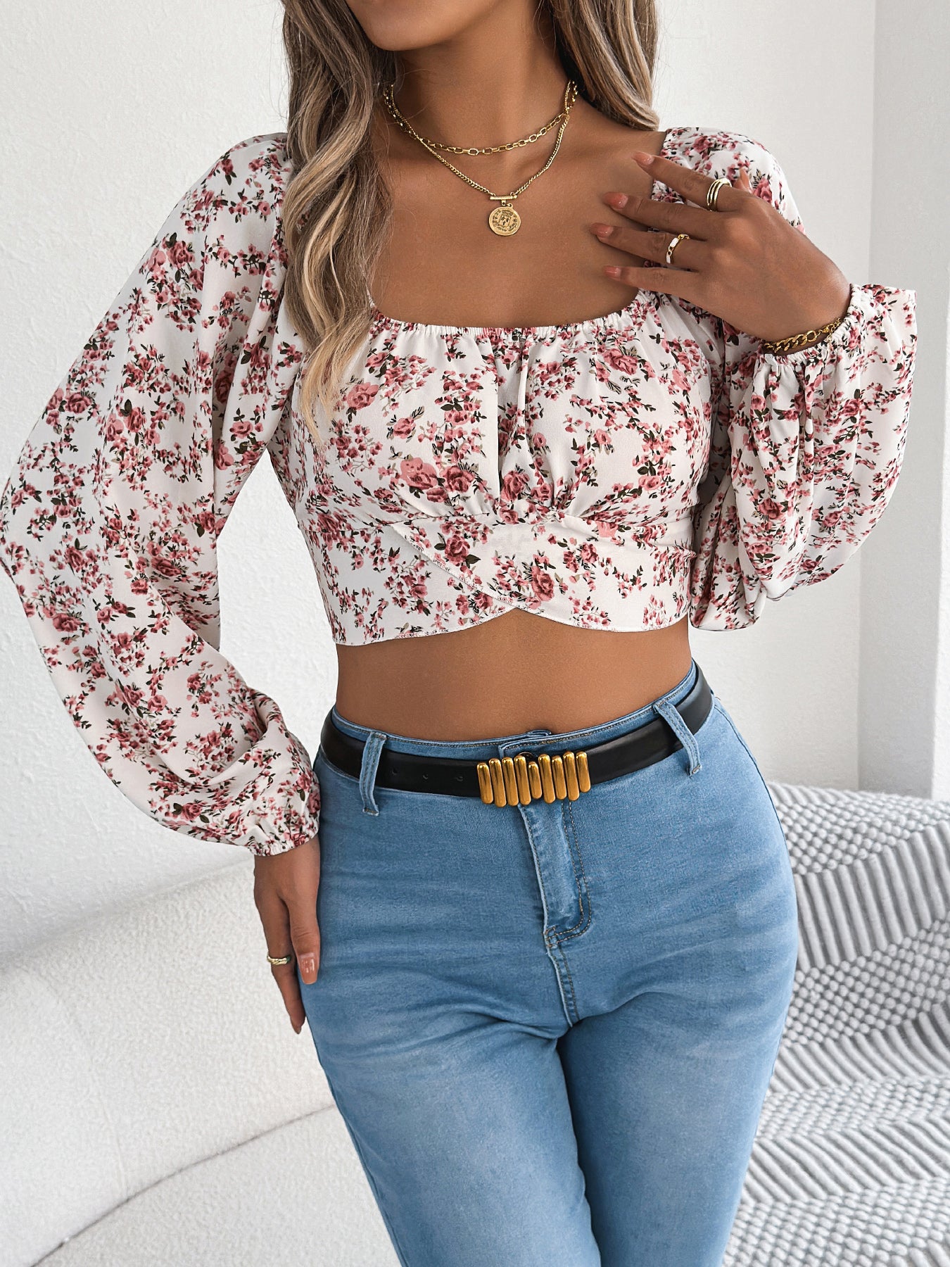Top corto de gasa con estampado floral, mangas abullonadas y lazo en la cintura para mujer