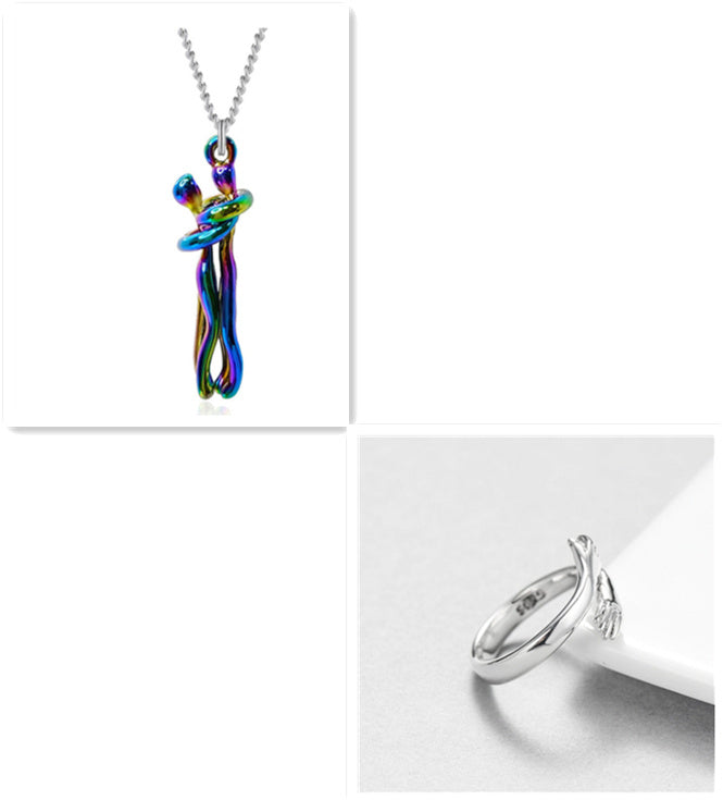 Love Hug-halsbandet är ett stilrent smycke med ett symboliskt uttryck av närhet och omtanke. 