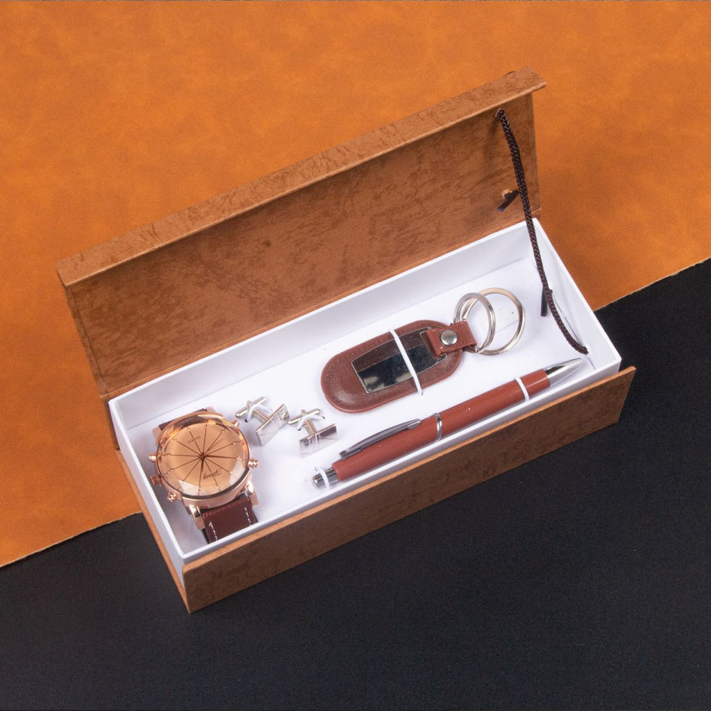 Detta fyrdelade presentset för män kombinerar modern och enkel design med praktiska accessoarer som passar både vardag och arbete.