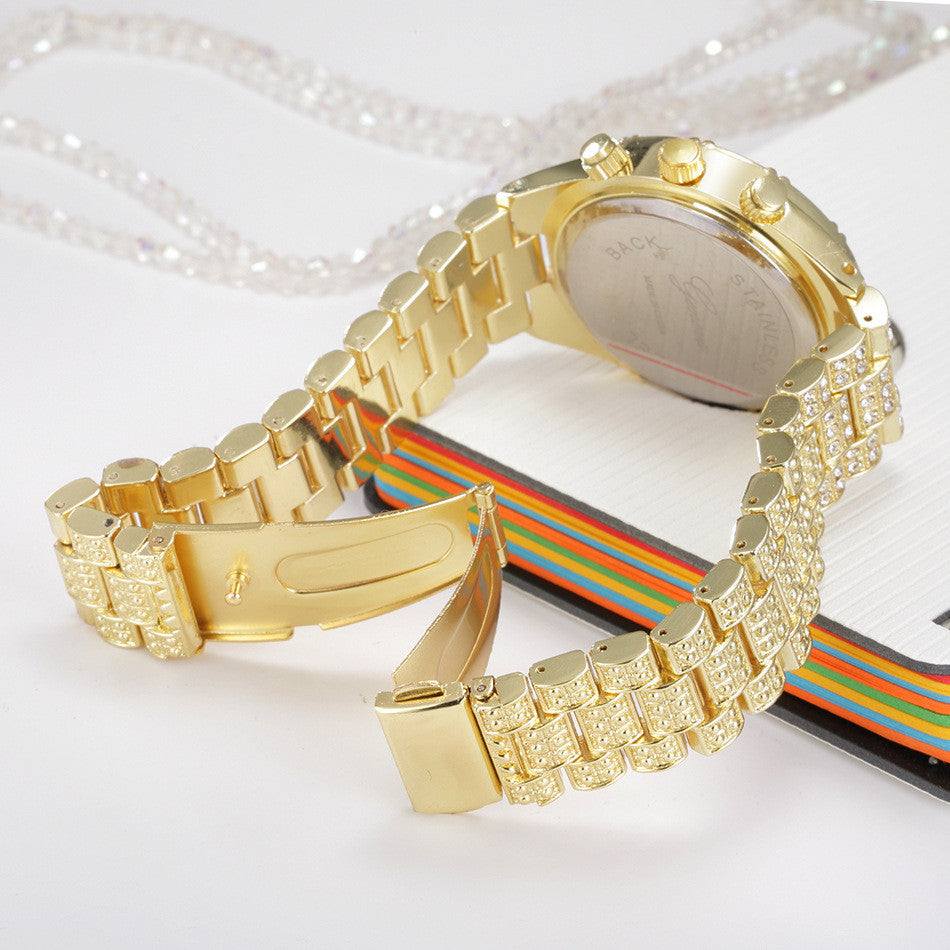 Moderiktigt lyxigt analogt armbandsur för kvinnor