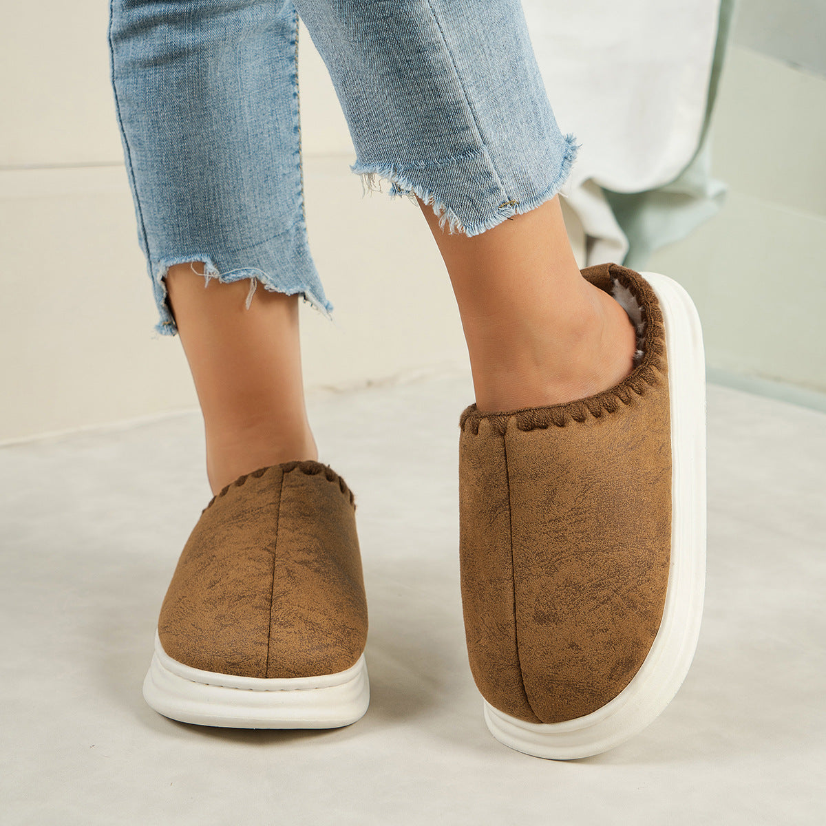 Zapatillas de algodón de moda para invierno con diseño cosido lateral, antideslizantes para interior, pantuflas de felpa para dormitorio, zapatos de casa para mujer y pareja
