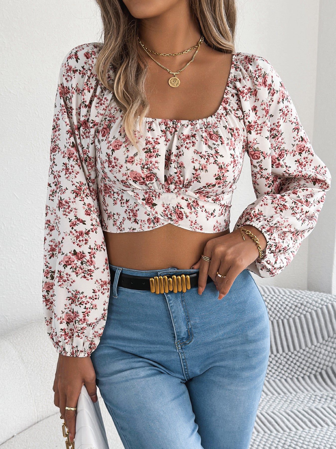 Top corto de gasa con estampado floral, mangas abullonadas y lazo en la cintura para mujer