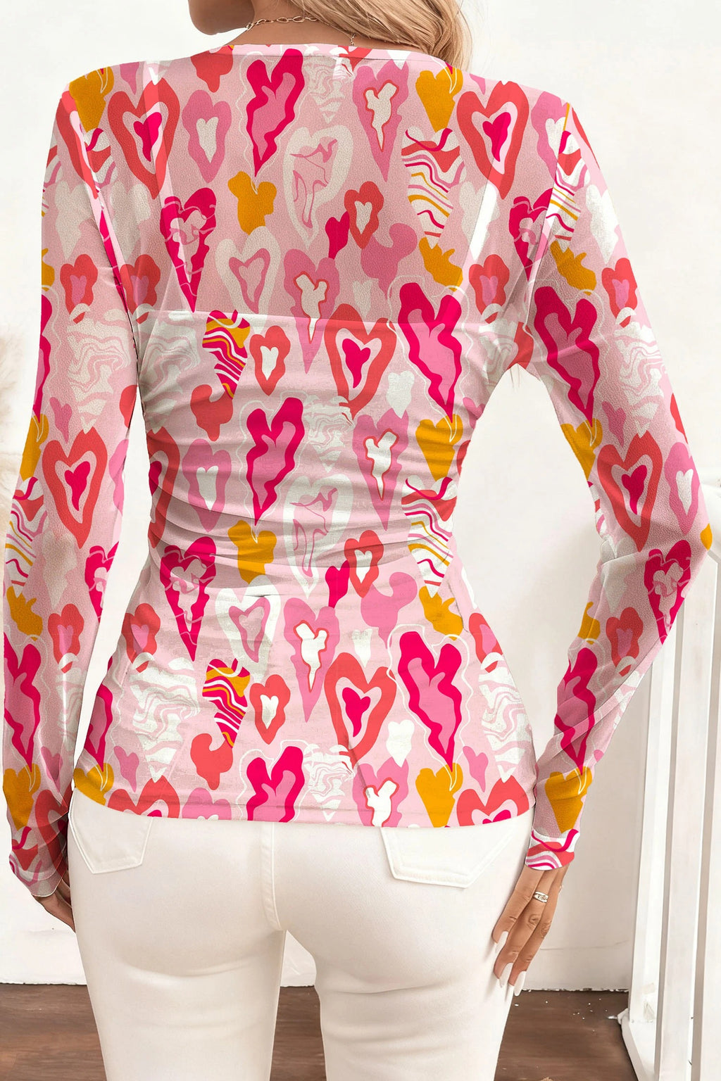 Top casual de mujer con cuello redondo y manga larga con bonito estampado floral