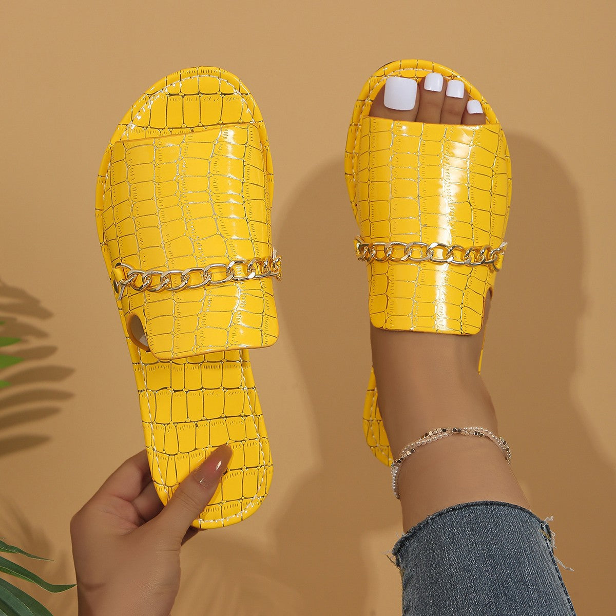 Chanclas planas de playa elegantes con cadena, talla grande
