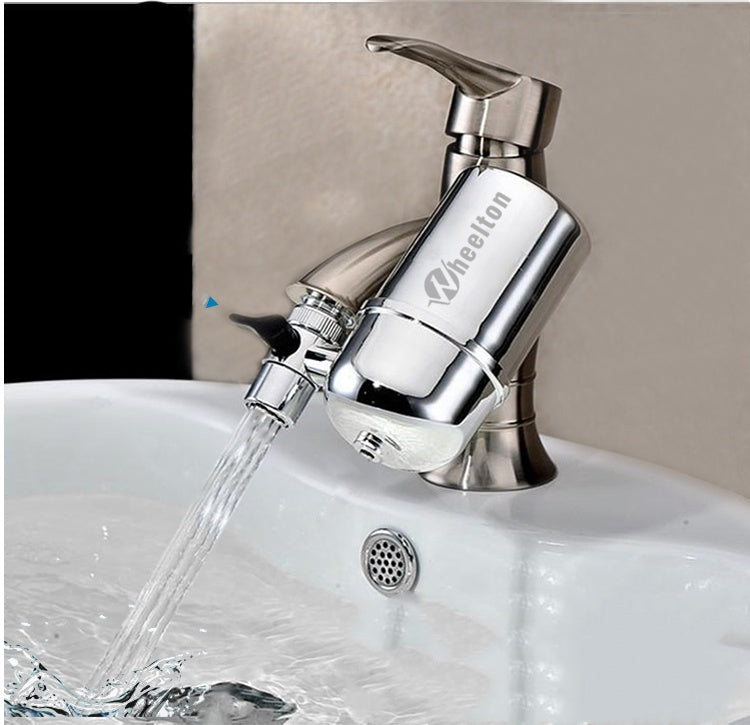 Wasserhahnfilter mit Edelstahlfeld und Keramikfilterkern, zur Reinigung von Leitungswasser direkt am Verbrauchsort.