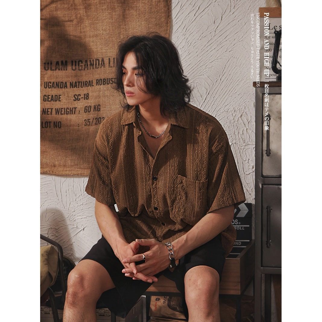 Camisa de manga corta calada de diseño retro nicho para hombre