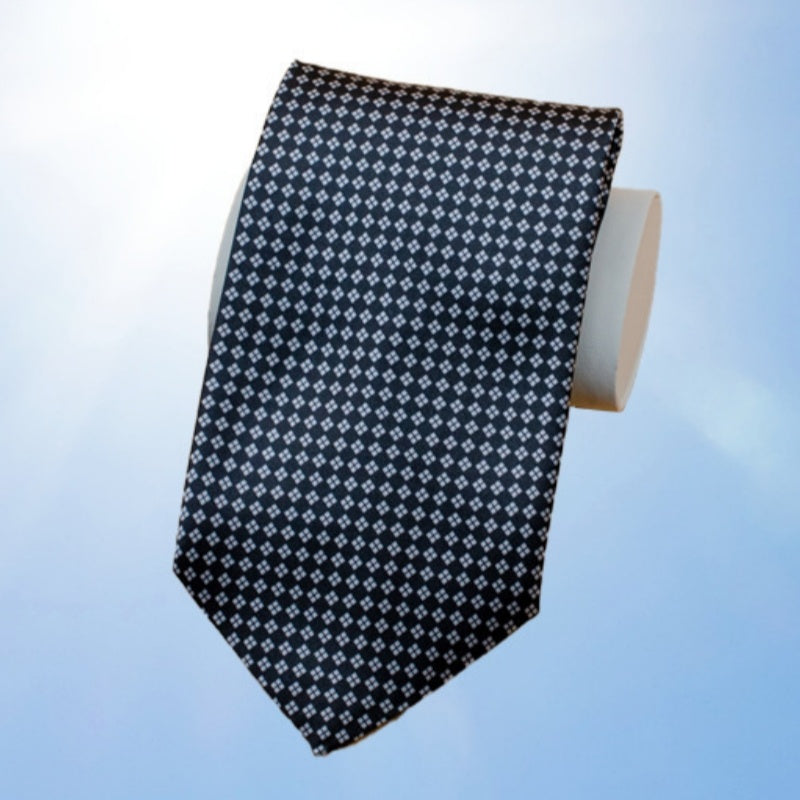 Presentset med klocka, slips, slipsnål och manschettknappar – affärsmässig och stilren design