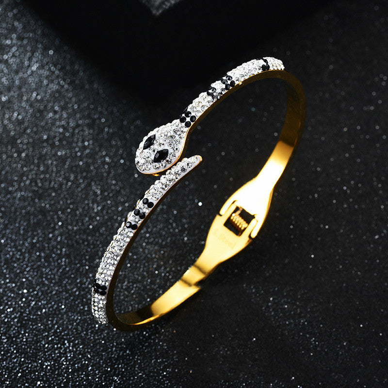 Grönögd ormarmband i rostfritt stål med mikroinfattade diamanter