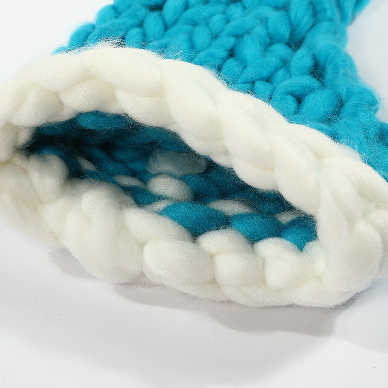 Julig plyschmössa med tofs för vuxna och barn