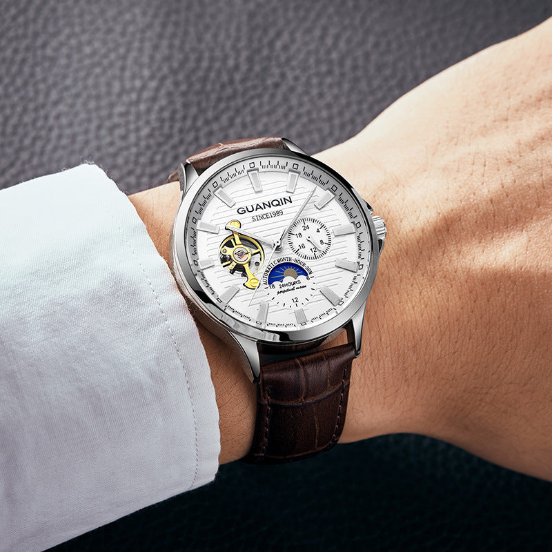 Exklusiv klocka för män med självlindande mekaniskt urverk