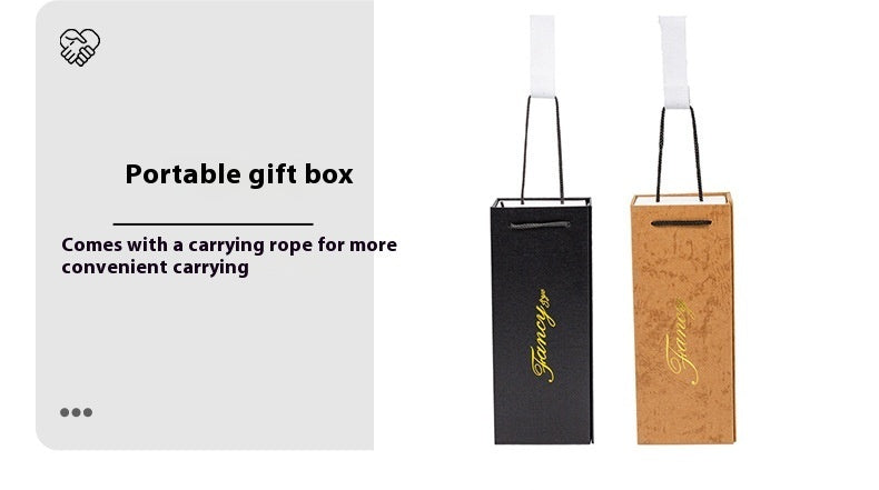 Detta fyrdelade presentset för män kombinerar modern och enkel design med praktiska accessoarer som passar både vardag och arbete.