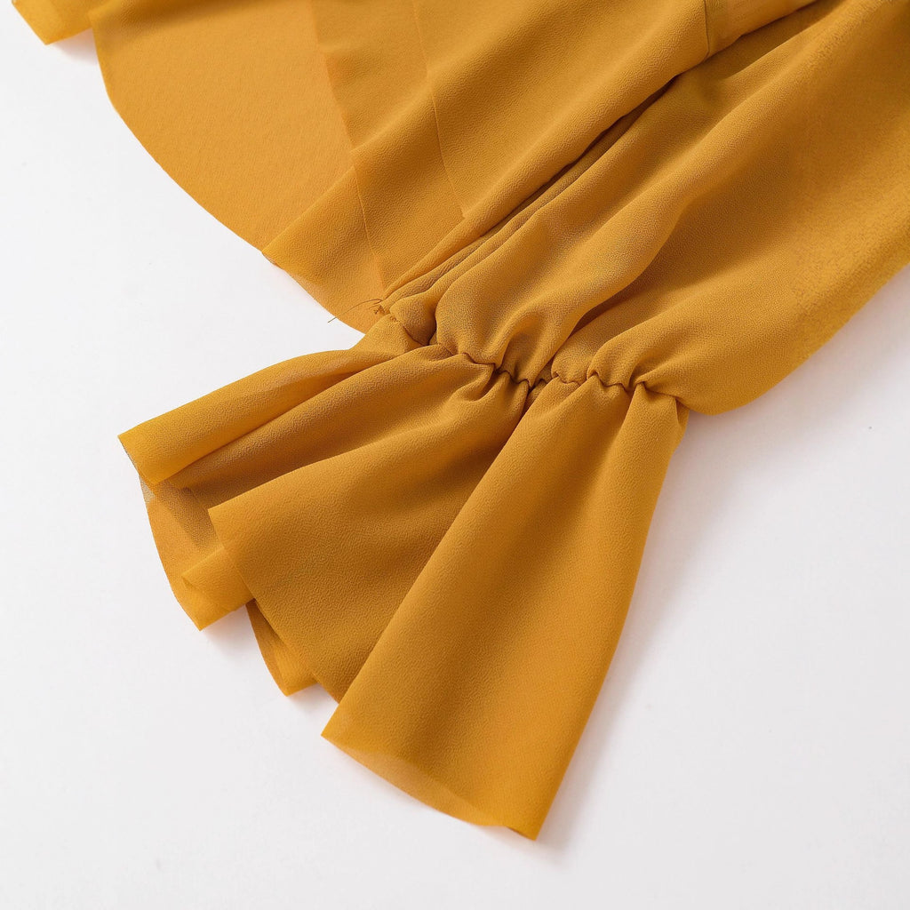 Elegante blusa de gasa con dobladillo fluido con volantes