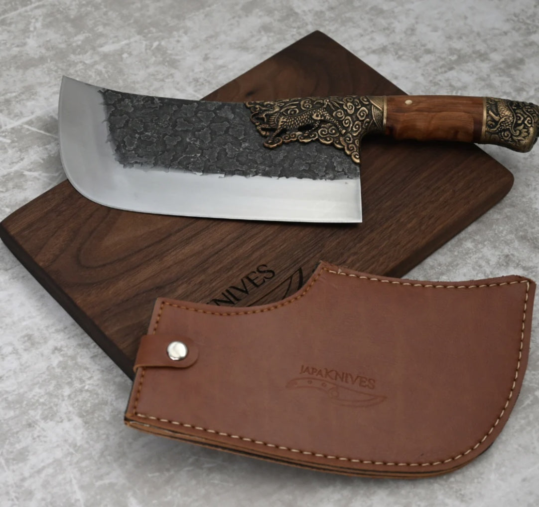 Handsmidd kökskniv för både kött och grönsaker, tillverkad i 7CR17MOV-stål med hög korrosionsbeständighet och god skärpehållning.