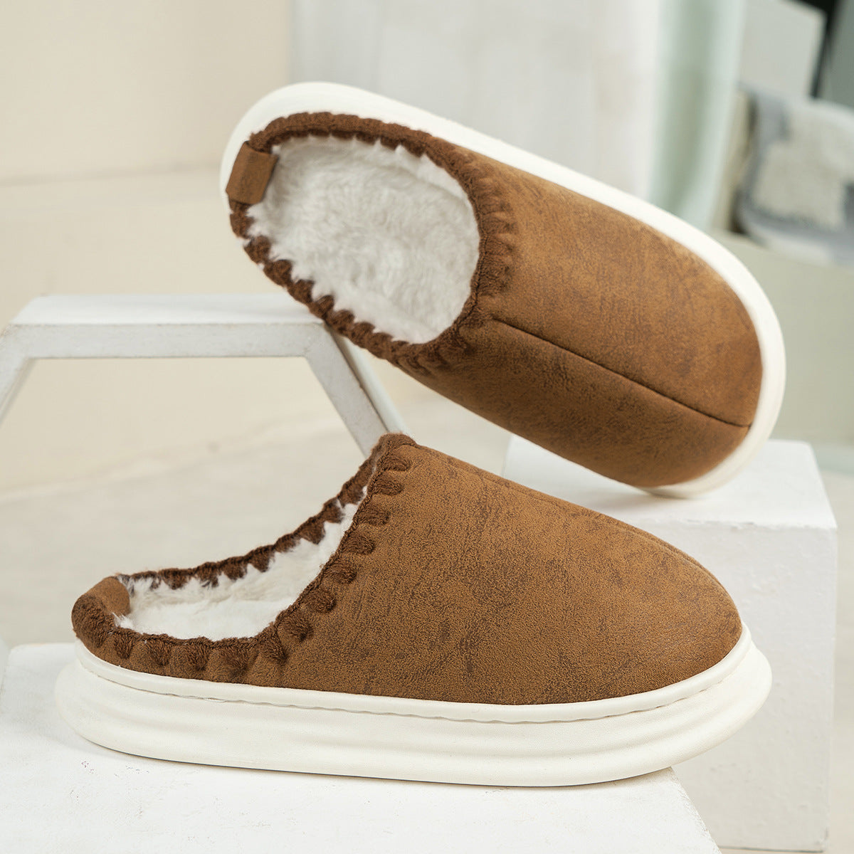 Zapatillas de algodón de moda para invierno con diseño cosido lateral, antideslizantes para interior, pantuflas de felpa para dormitorio, zapatos de casa para mujer y pareja